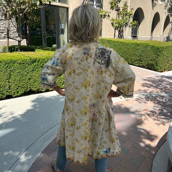 Magnolia Pearl Floral Cream Trench Coat - Picture 8 of 9